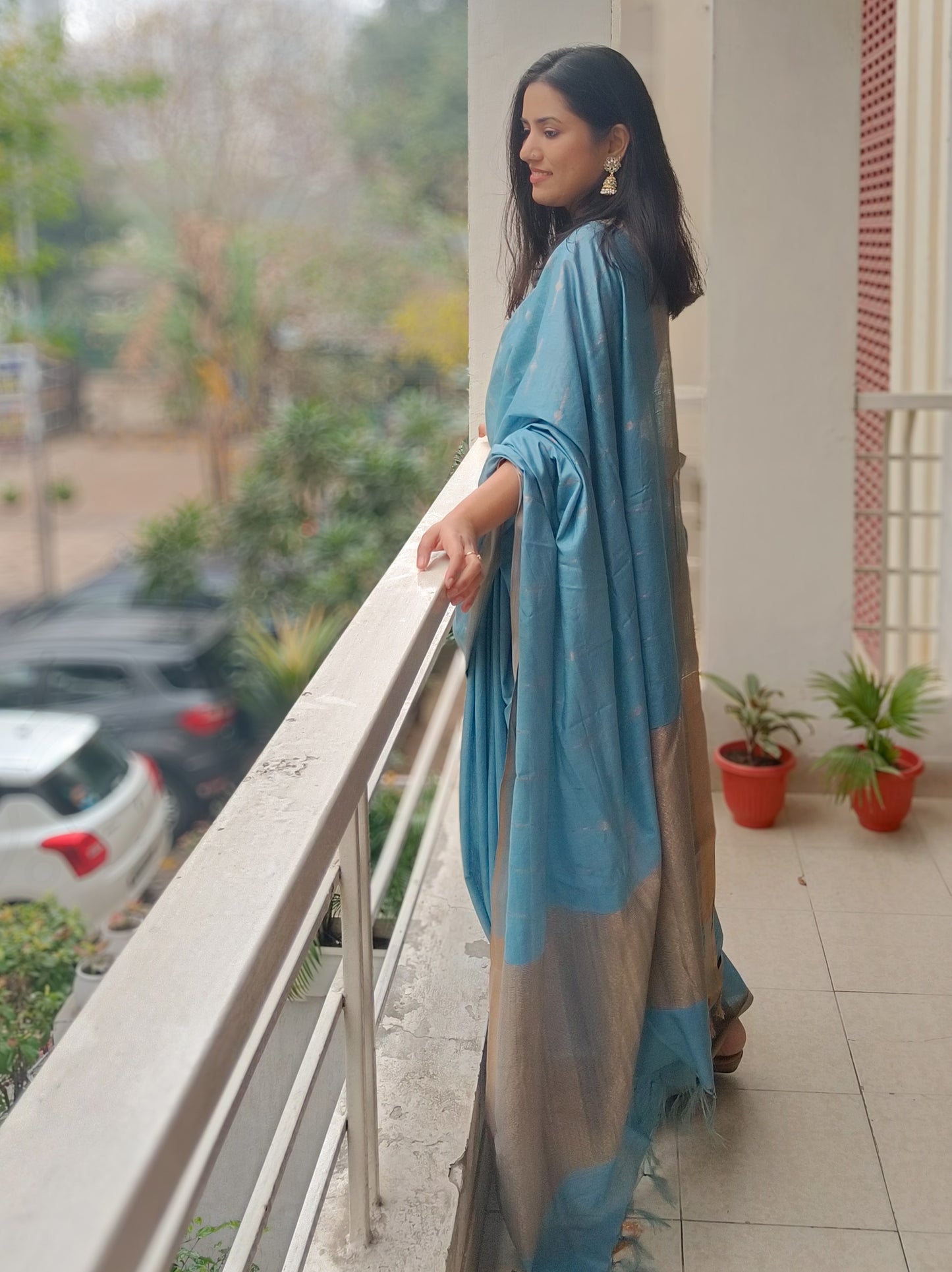 Pallu with gold zari detailing and zari buti work on Midnight Bliss Chanderi silk saree, available at Phulwari Bazaar.