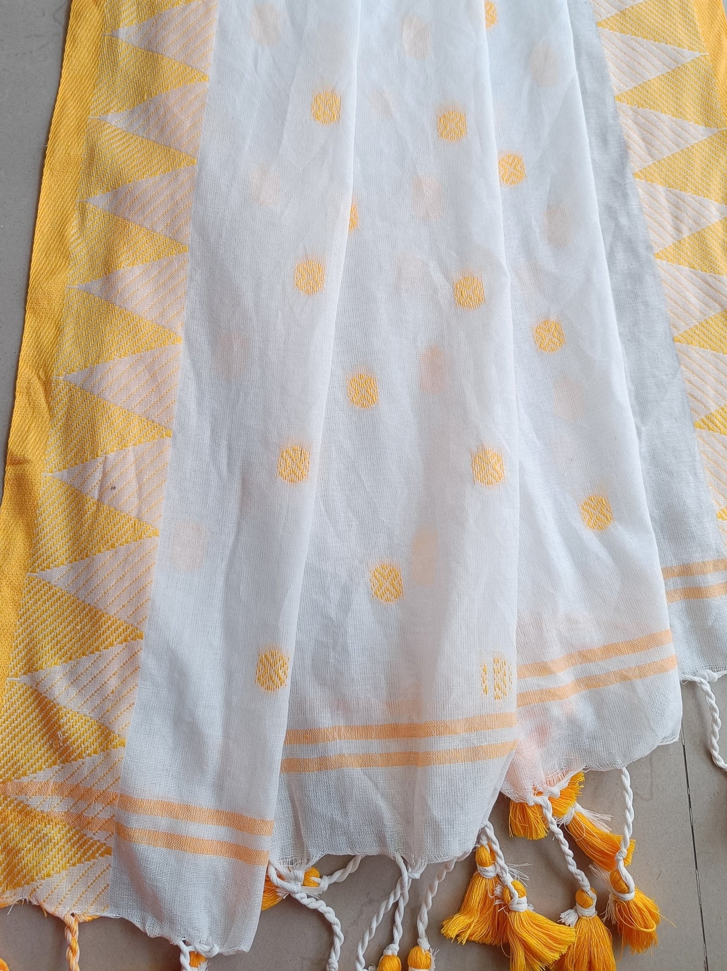 Basanti Bela saree pallu with intricate buti weave and tassel detailing – Phulwari Bazaar| Phulwari Bazaar| Phulwari