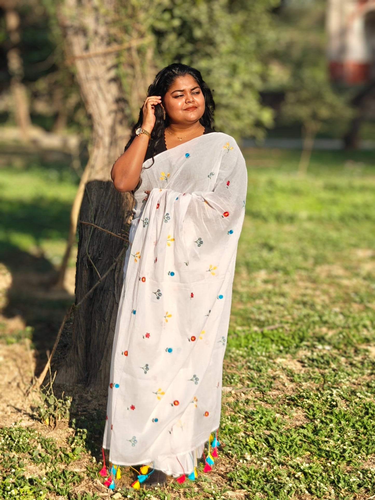 Lightweight embroidered cotton saree for daily wear – soft white with floral accents. Phulwari Bazaar| Phulwari Bazar