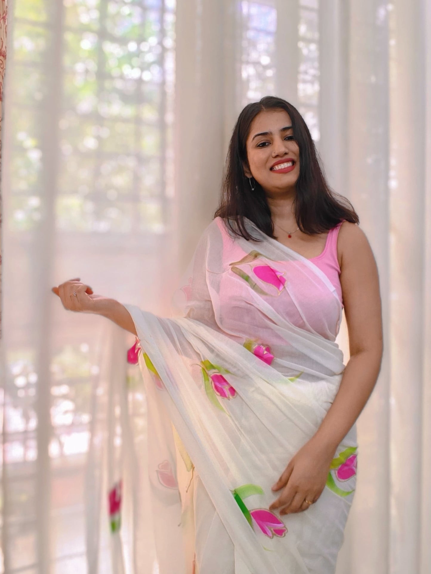 Phulwari Bazaar white saree – plain lightweight muslin mulmul saree with hand-painted floral motifs from Bengal, cotton summer saree for women.