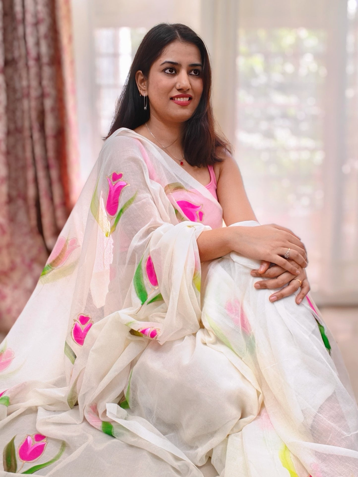 Phulwari Bazaar white saree – plain soft cotton mulmul saree with subtle handpainted floral patterns, lightweight Bengal handloom summer saree for festive and casual wear.