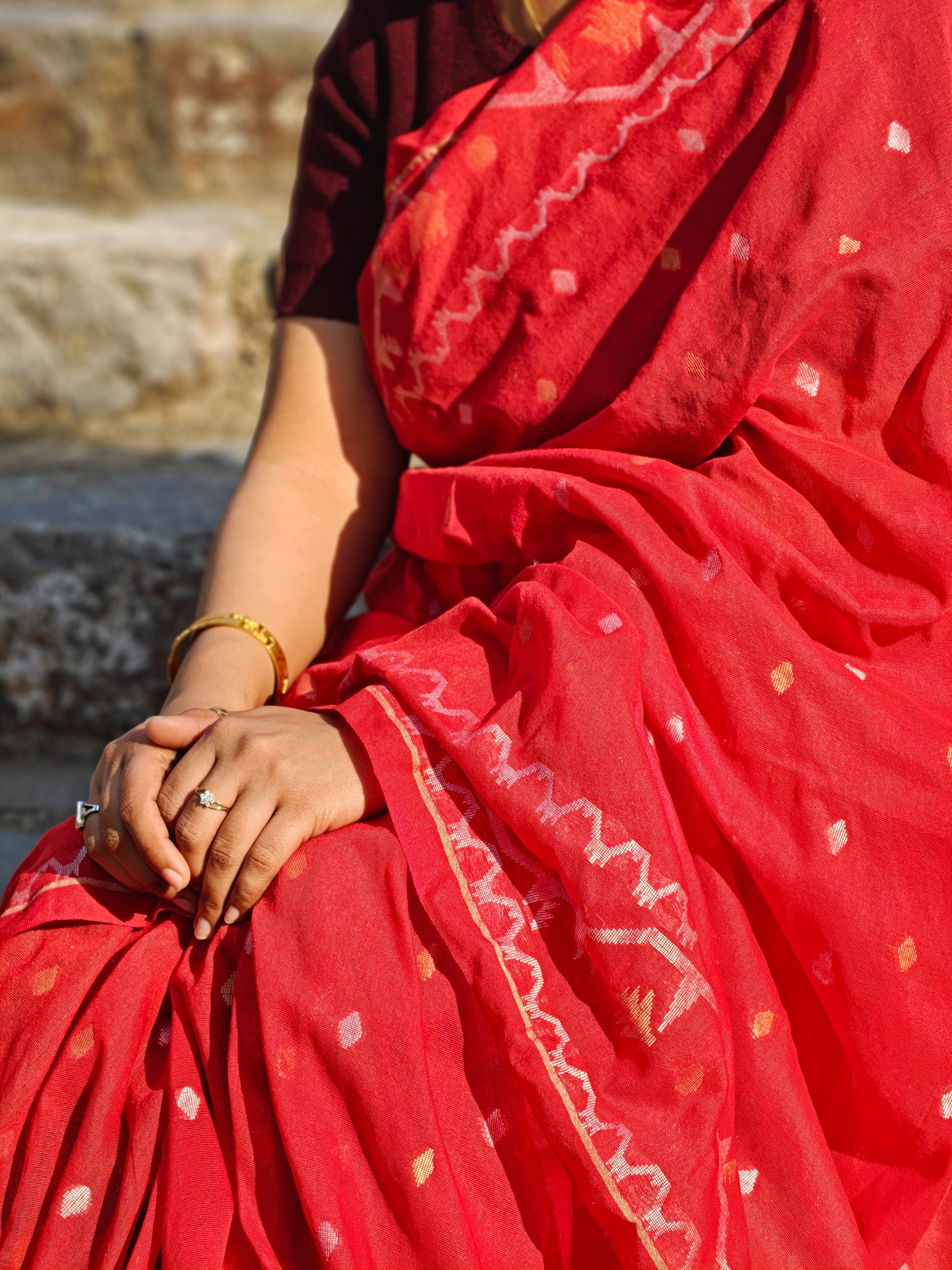 Handwoven Bengali Jamdani saree in soft cotton – classic red with intricate details. Phulwari Bazaar| Phulwari Bazar