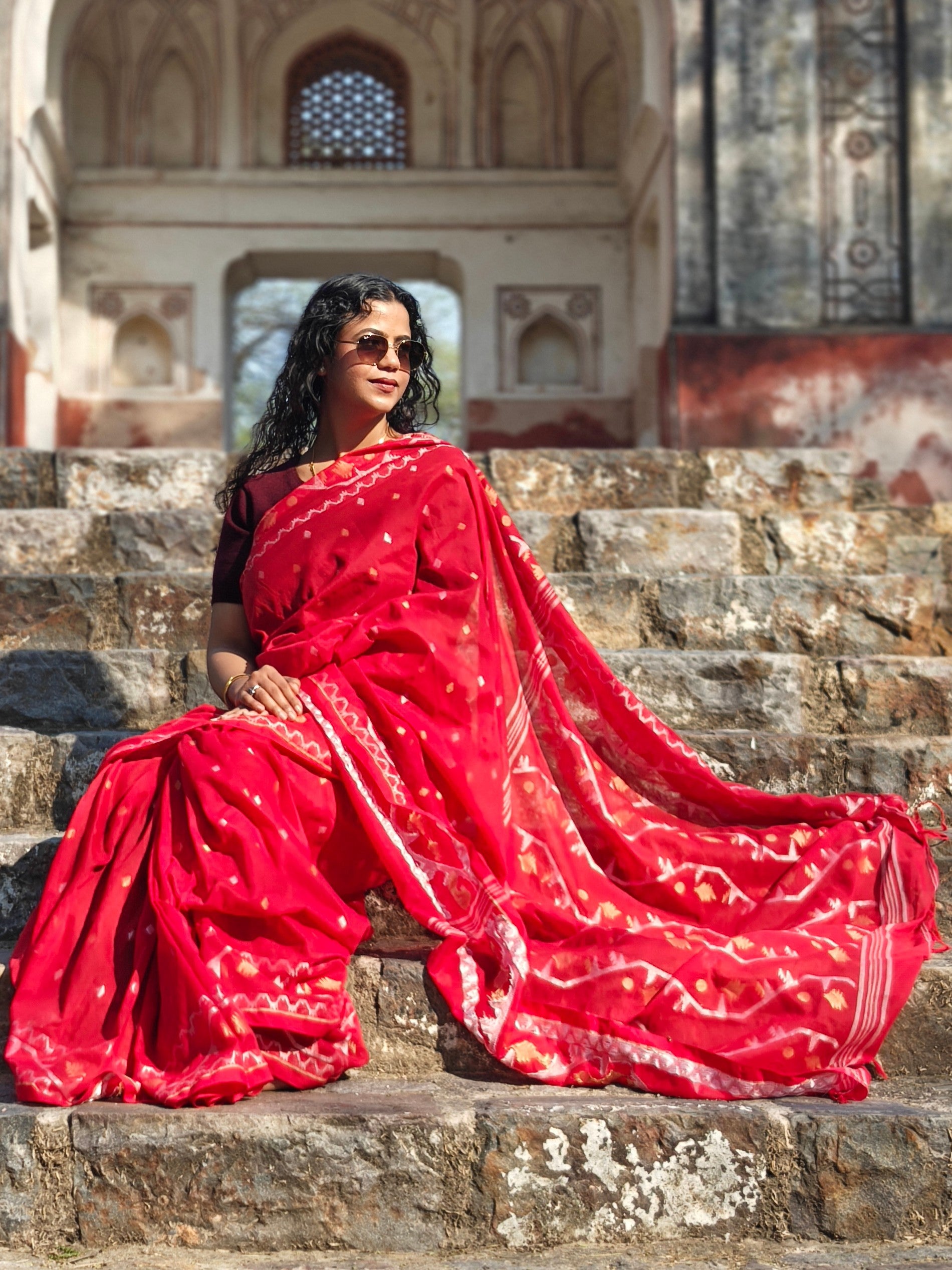 Red cotton Jamdani saree with intricate butas – traditional Bengali weave. Phulwari Bazaar| Phulwari Bazar