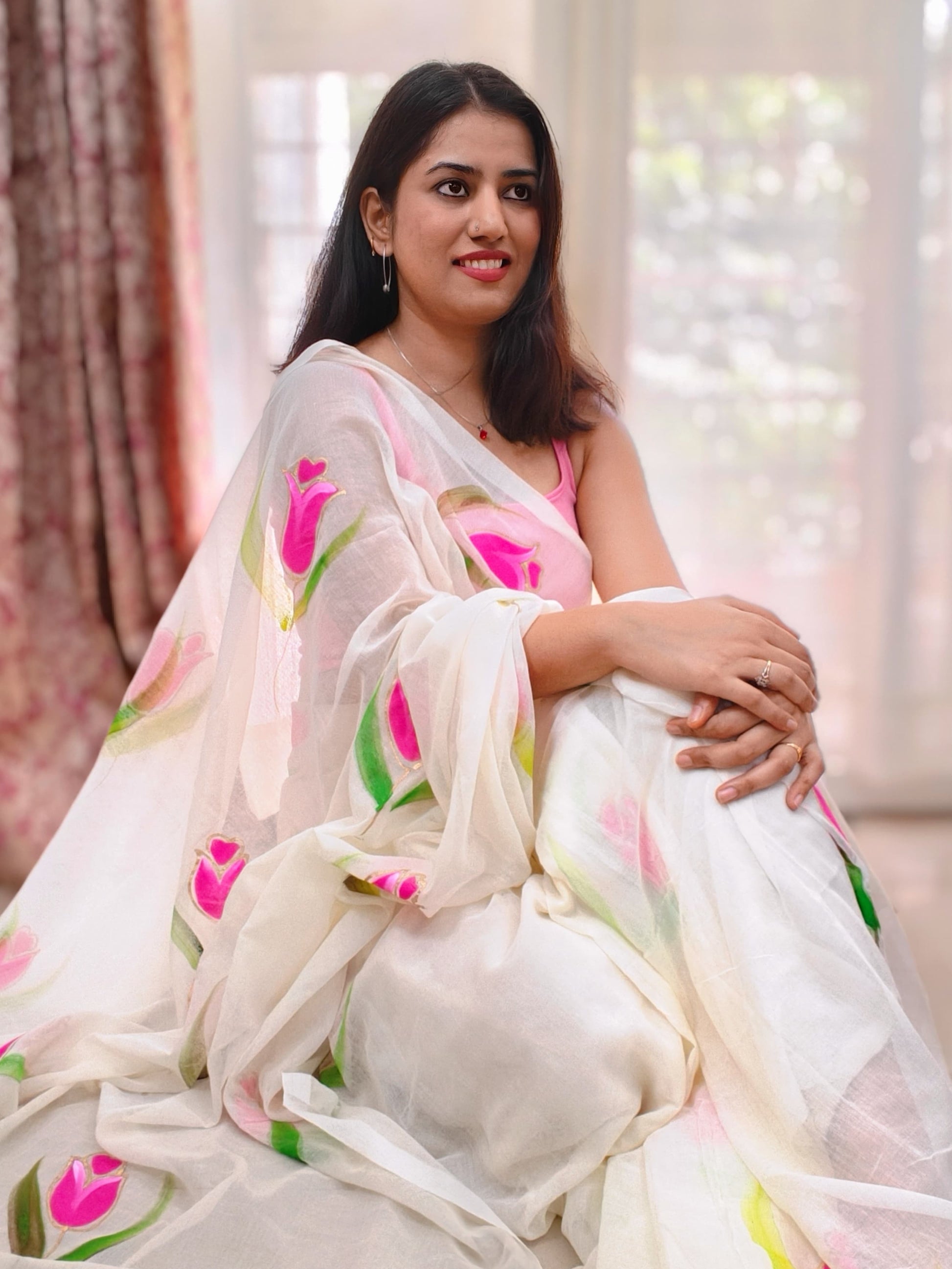 Phulwari Bazaar white saree – plain soft cotton mulmul saree with subtle handpainted floral patterns, lightweight Bengal handloom summer saree for festive and casual wear.